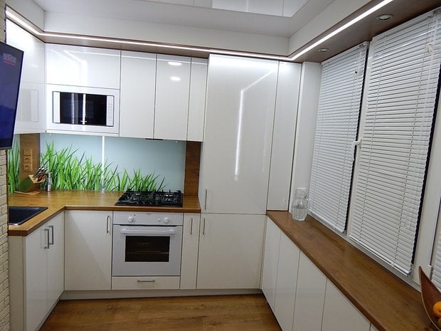 65 square feet kitchen in a tiny apartment