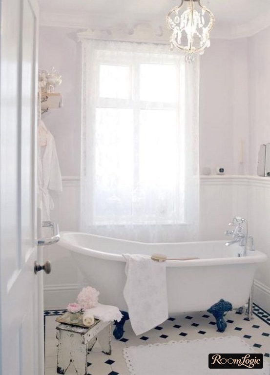 A standalone Provence-style bathtub in the bathroom