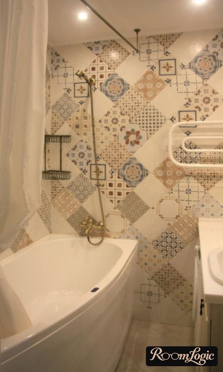 accent wall in the small bathroom