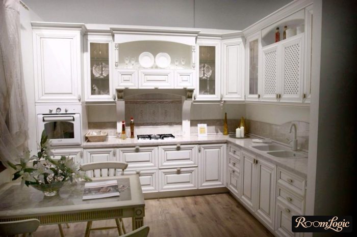 Accessorizing a Provence-style kitchen
