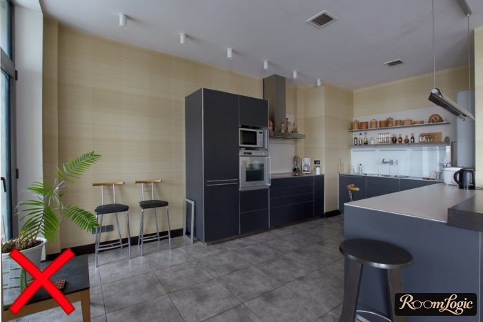 an example of a failed wallpaper choice for a modern kitchen