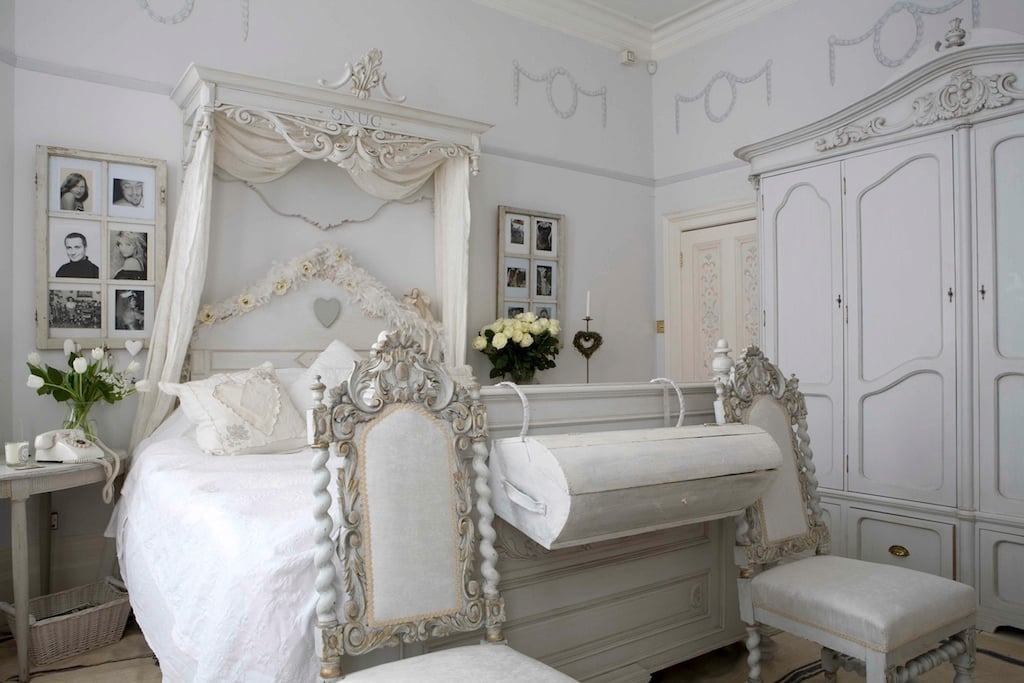 ancient style bedroom