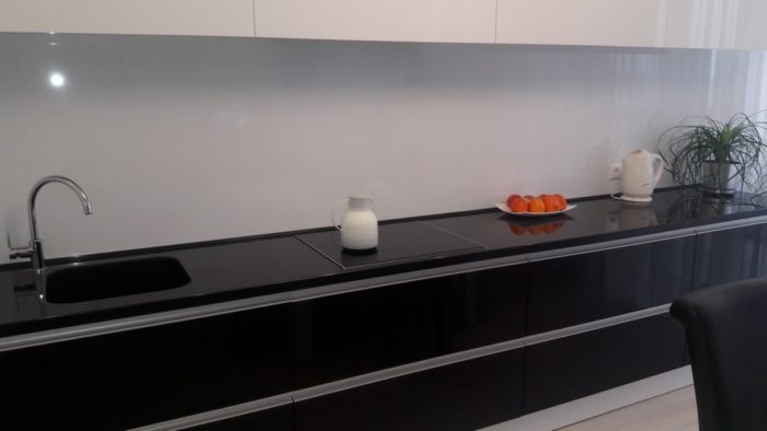 backsplash in minimalist style