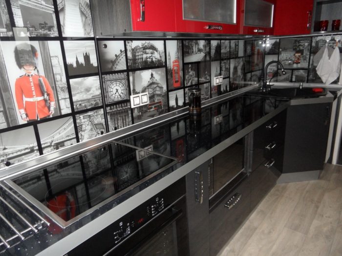 backsplash of glass in english style