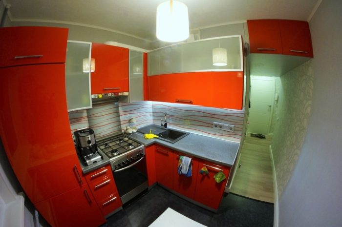 backsplash panel of glass on the kitchen in a tiny apartment