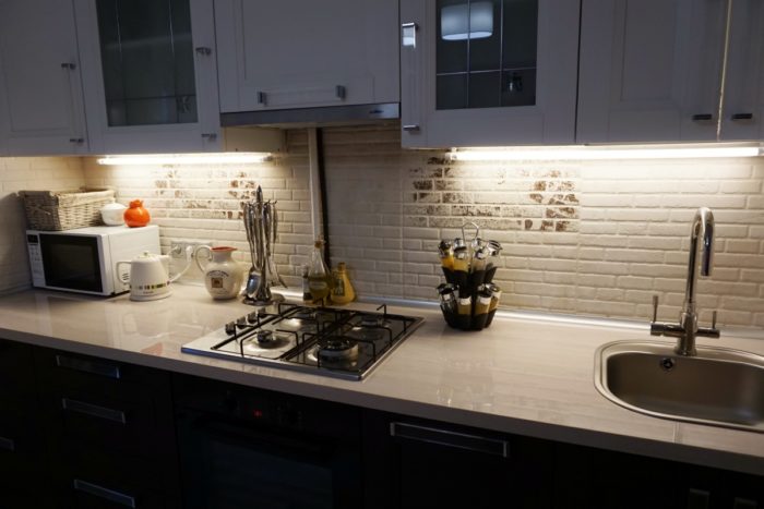 backsplash with tiled shelf that looks better with backlight than glass