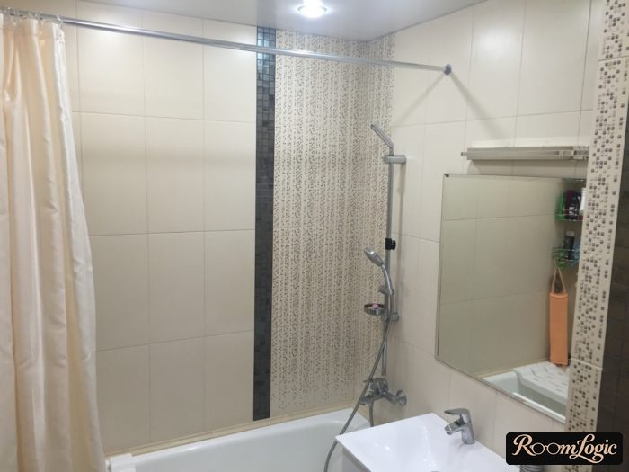 bar and concept curtains in small bathroom