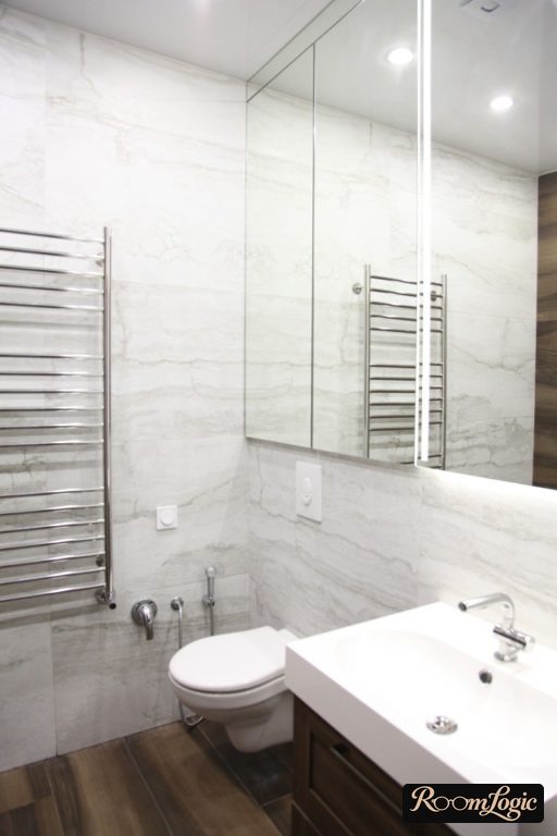 bathroom combination of stone and wood