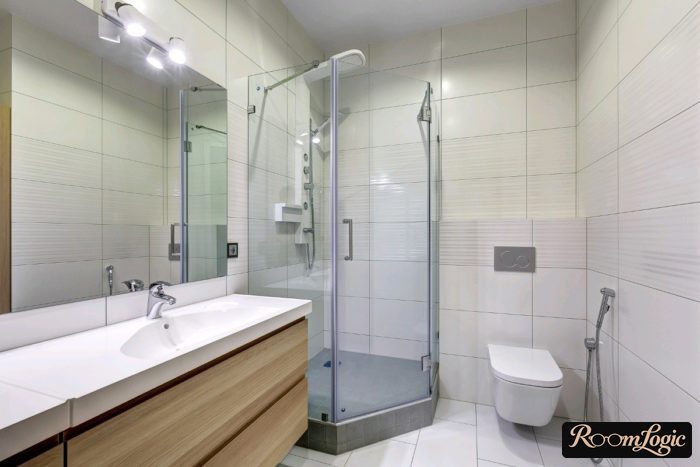 Bathroom of medium size with a shower enclosure