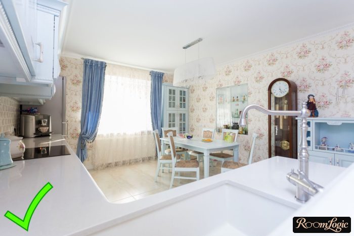 Beautiful Provence-style kitchen with non-woven wallpaper