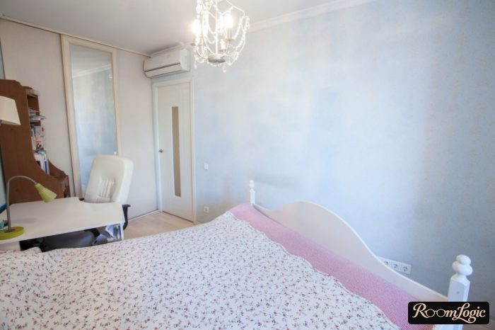 bed and desk and closet in a teenage girl's room