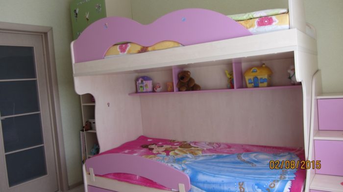 bed in 2 levels for girls