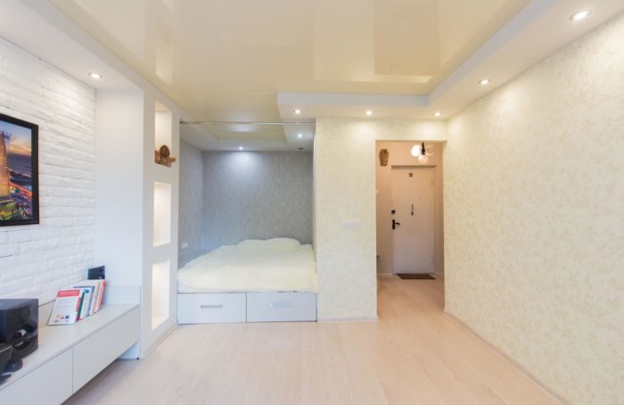 bed niche in one-bedroom apartment