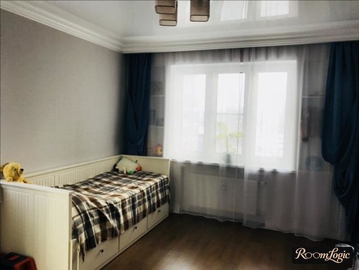 bed with drawers
