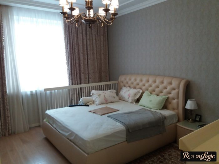 Bedroom with a child's bed with a safety rail
