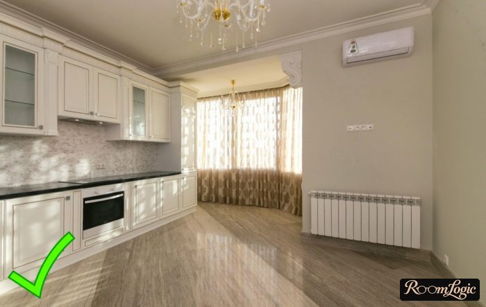 Beige solid wallpaper in the white kitchen