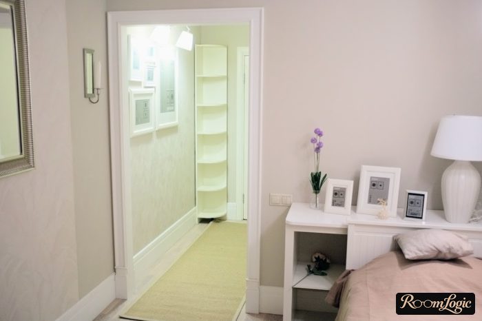 Beige wallpaper in a Provence style in a teenage girl's room