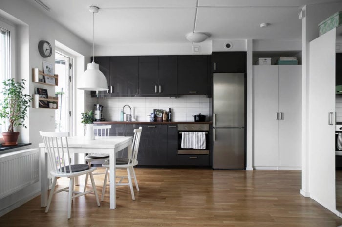 black combined kitchen