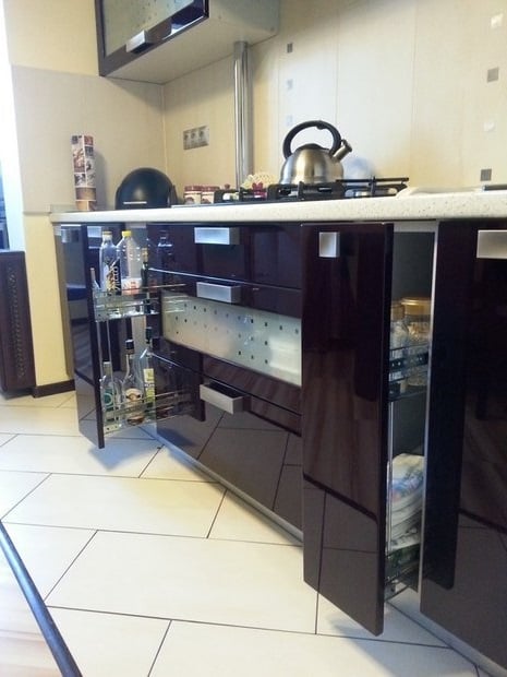 black grout for white tile in the kitchen