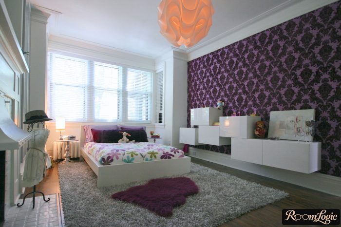 black-violet wallpaper in a teenage girl's bedroom