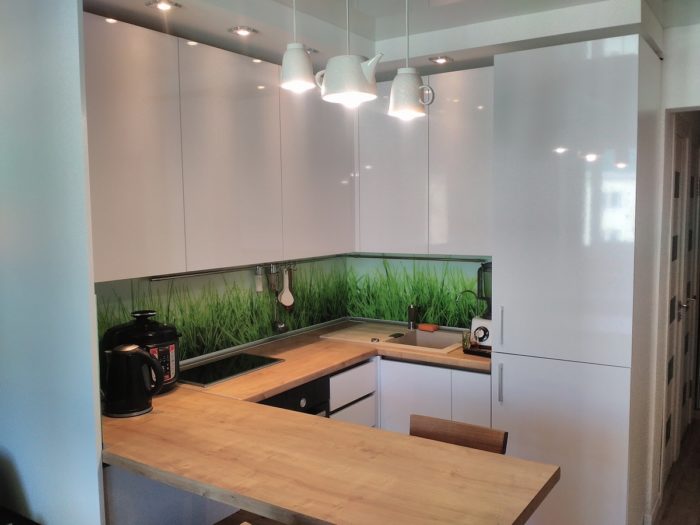 breakfast bar countertop made of Corian with wood-look