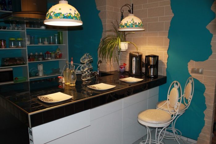 Breakfast bar-island with drawers and sink