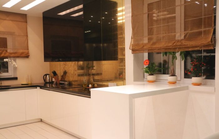 breakfast bar transitioning into window seat