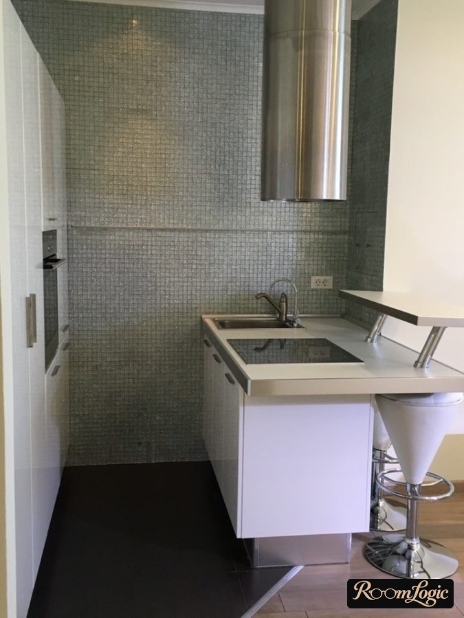 Breakfast bar with two levels on chrome legs