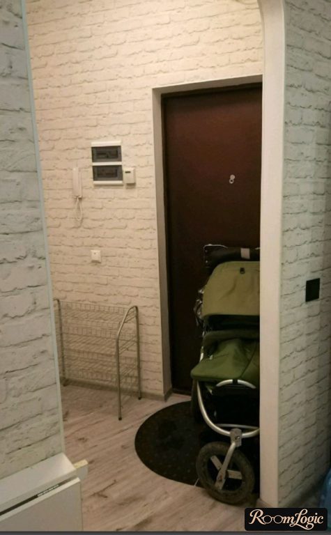 brick-patterned wallpaper for a narrow entryway