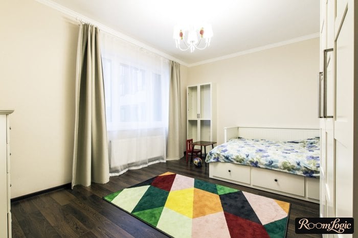 bright carpet in the kids' room for a boy