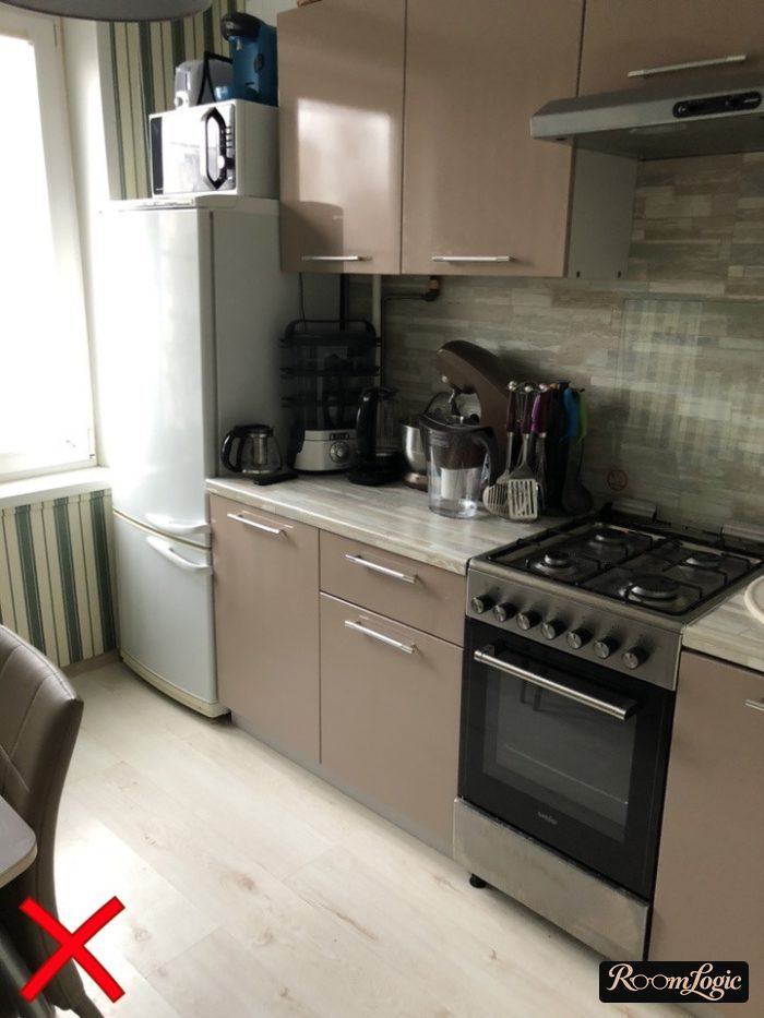 brown kitchen with striped wallpaper