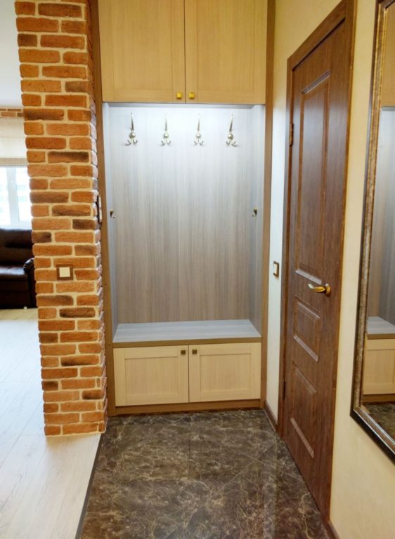Budget furniture in the entryway