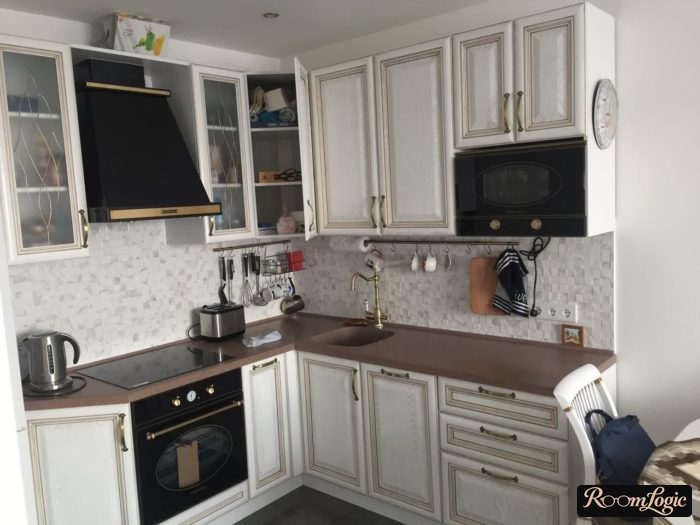 sizes for embedding appliances in a corner kitchen