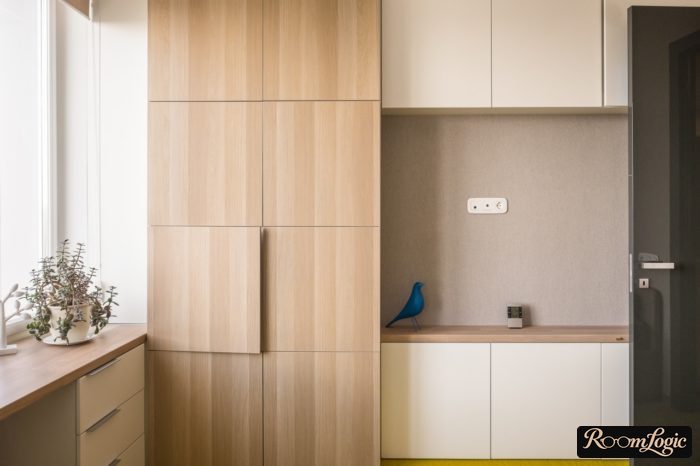 Built-in modern furniture in a teenager's room