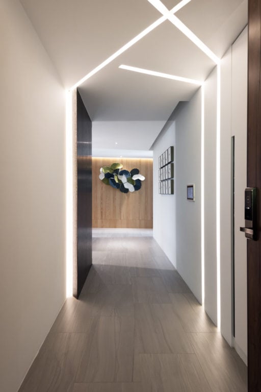 built-in profile with transition from wall to ceiling