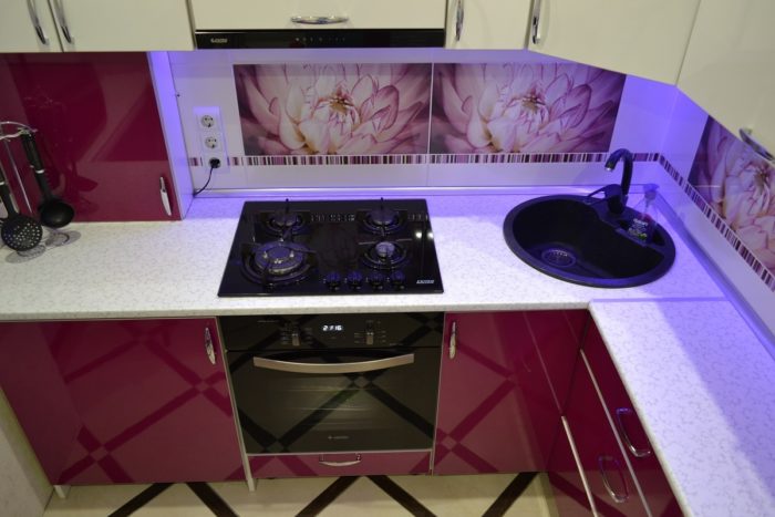built-in range hood at kitchen level