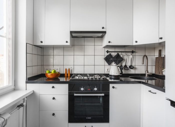 built-in range hood in kitchen cabinet