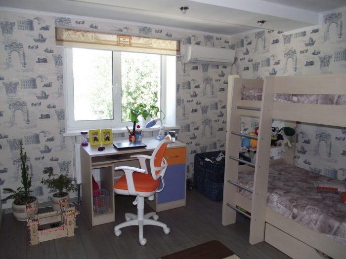 bunk bed in the kids’ room