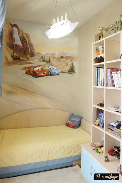 Car-cartoon photo wallpaper in a boy's room