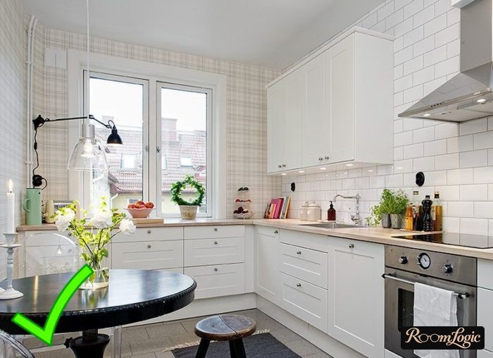 checkered wallpaper on the kitchen