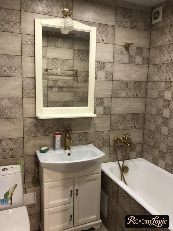 chessboard pattern in small bathroom