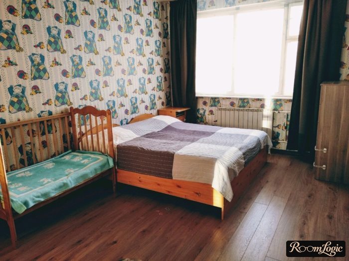 Children's wallpaper in a bedroom with a crib