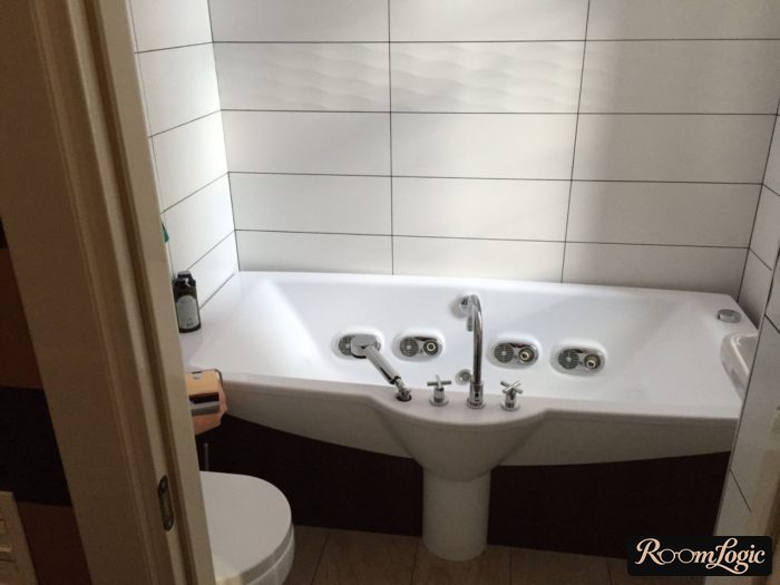 Choosing a tile size for the bathroom