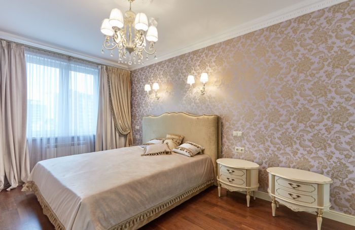 Classic bedroom design with a flat ceiling