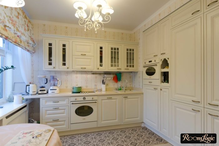 classic kitchen wallpaper and curtains