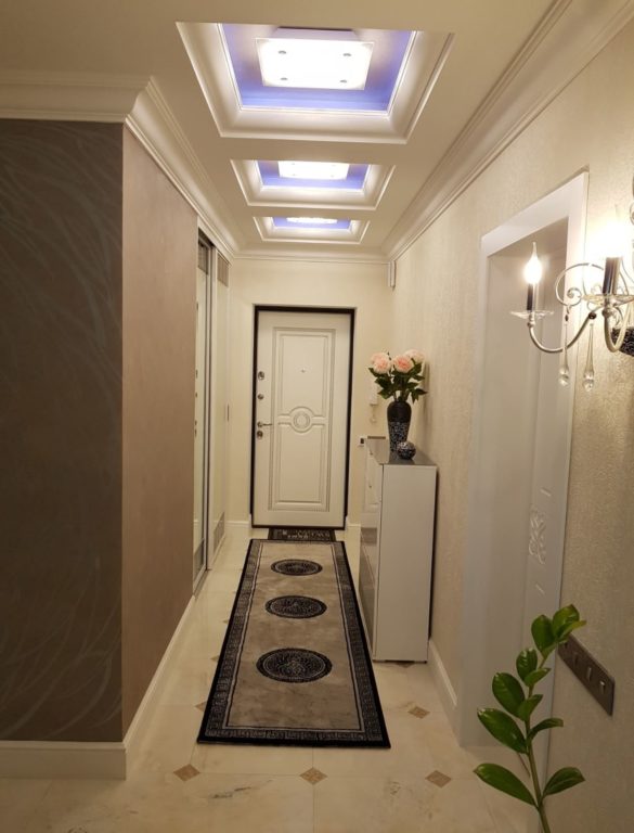 classical style entryway hallway design