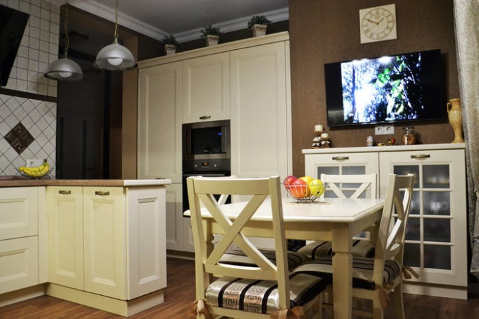 classical white kitchen cabinets
