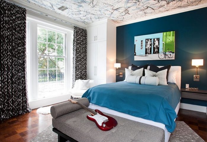 combination of black and dark blue in the bedroom