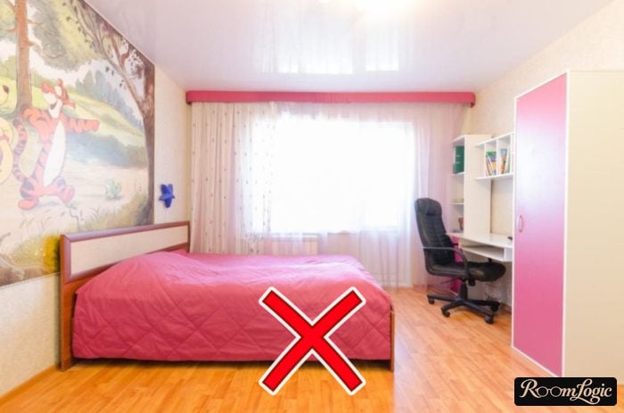 combination of colors in a teenage girl's room