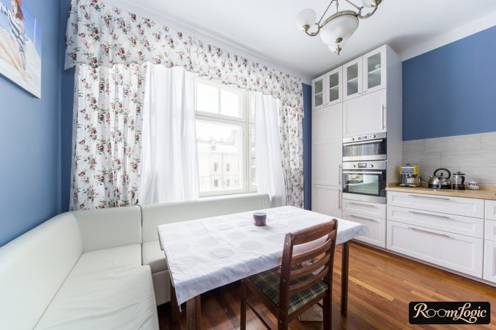combination of curtains with valance and sheers on the kitchen windows in neoclassical style